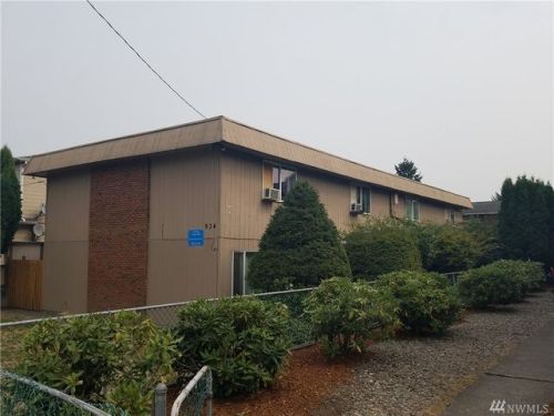 934 9th Ave, Longview, WA 98632-2633