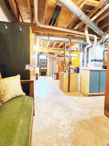 5693 Ryan Rd, Duluth MN 55804-2908 exterior