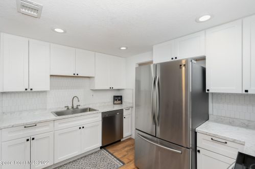 826 Newfound Harbor Dr, Merritt Island FL 32952-2763 exterior