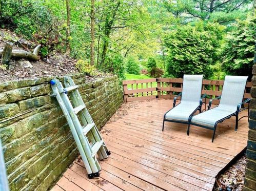 2315 Marbury Rd, Pittsburgh PA 15221-3672 exterior