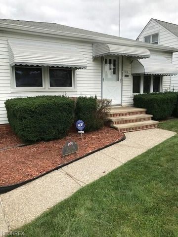 3206 Ctr Dr, Cleveland OH  44134-4610 exterior