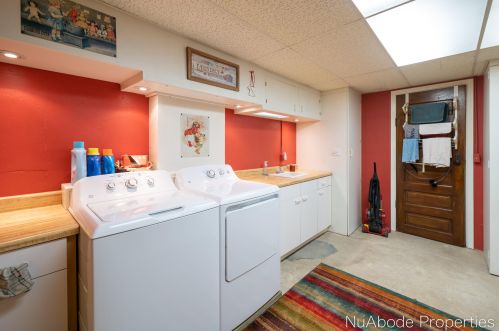 912 Westend Ave, Grand Rapids MI 49504-3847 exterior