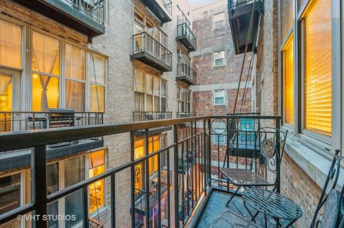 1500 Monroe St, Chicago IL 60607-2413 exterior