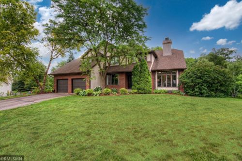 3220 Julian Dr, Chaska, MN 55318-1102