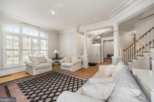 1493 Evans Farm Dr, Mc Lean VA 22101-5656 exterior