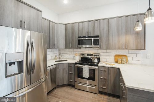 2120 Franklin St, Philadelphia PA 19133-2107 exterior