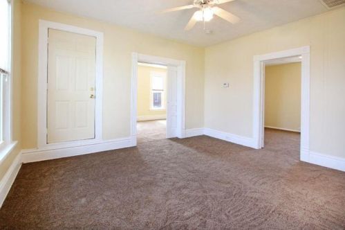 649 Eastern Ave, Grand Rapids MI 49503-5516 exterior