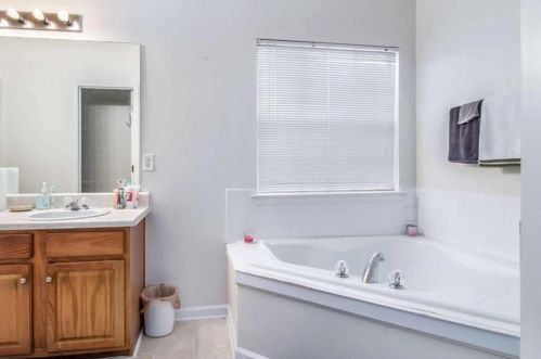 6162 Lamp Post Pl, Atlanta GA 30349-8821 exterior