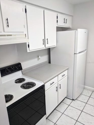 9113 Hillsborough Ave, Tampa, FL 33615-3718