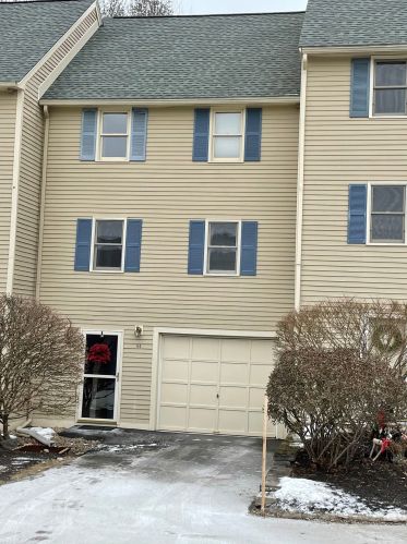 64 Frd Lndg Dr, Dover NH 03820-4552 exterior