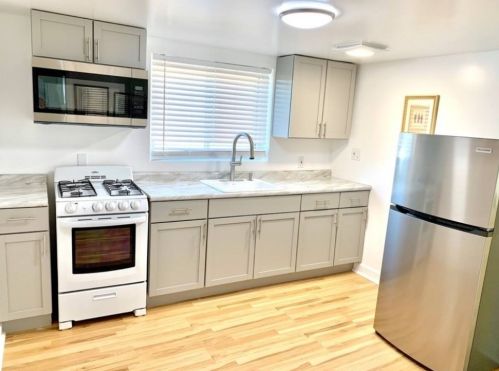 8532 Houston Ave, Chicago IL 60617-2543 exterior