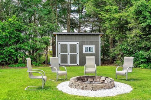 46 Eldridge St, Manchester CT 06040-5500 exterior