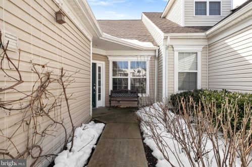 225 Sparrow Dr, Trenton, NJ 08690-2461