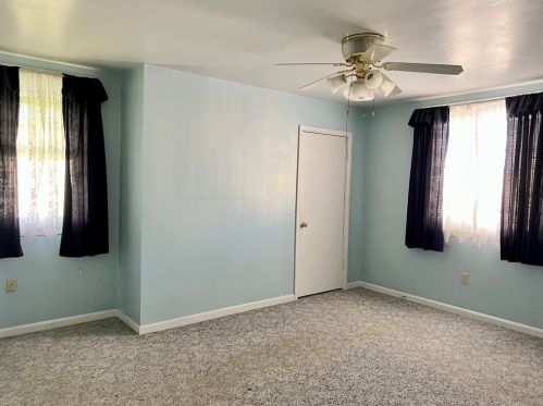 818 Indiana Ave, Monaca PA 15061-2122 exterior