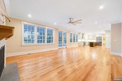 81 Trommel Dr, Mahwah NJ 07430-1533 exterior