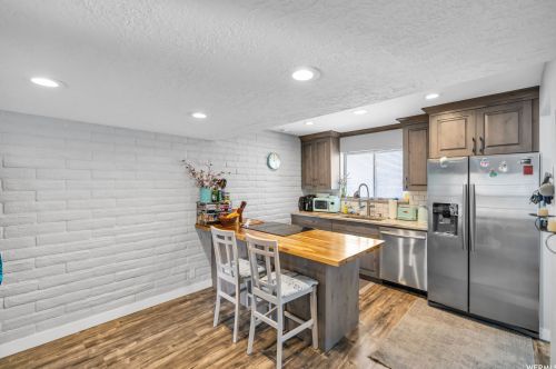 7917 Harvel Dr, Sandy, UT 84070-0118