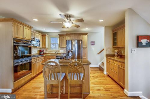 721 Brent Rd, Rockville MD 20854-1782 exterior