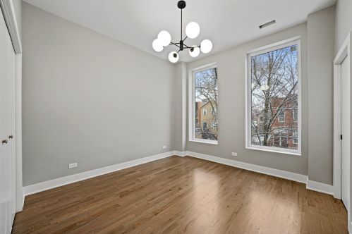 1933 Ohio St, Chicago IL 60624-1047 exterior