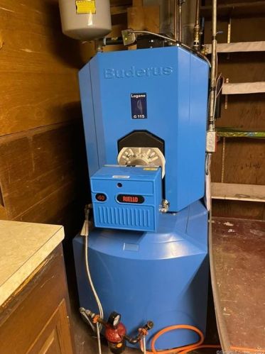 141 Ida Ave, Derby CT 06418-2323 exterior