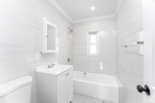 1153 223 St, Bronx NY 10466-5832 exterior