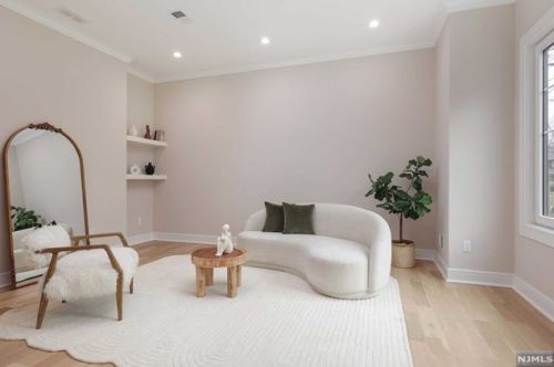 69 Grandview Ave, Upper Saddle River NJ 07458-2127 exterior