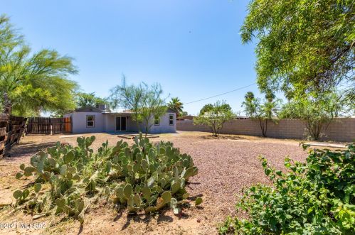 5817 Beverly St, Tucson AZ 85711-5141 exterior