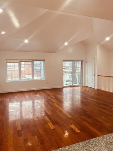 2825 Sampson Ave, Bronx NY  10465-2912 exterior