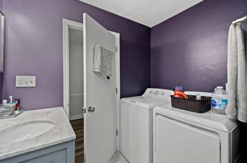 392 Newburn Dr, Pittsburgh PA exterior