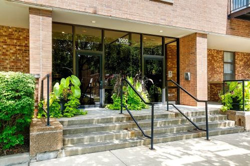 1000 53rd St, Chicago, IL 60615-4369