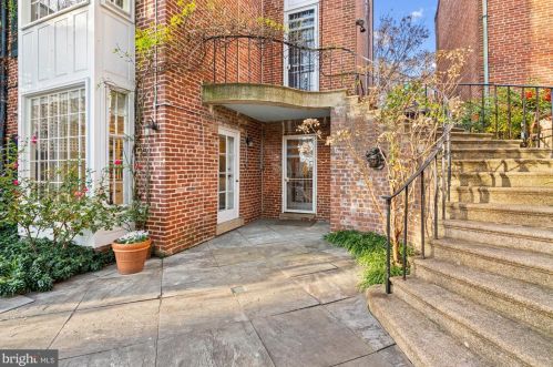 2906 N St, Washington DC 20024-3701 exterior