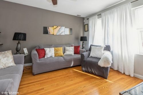 6307 Claremont Ave, Chicago, IL 60659-2033