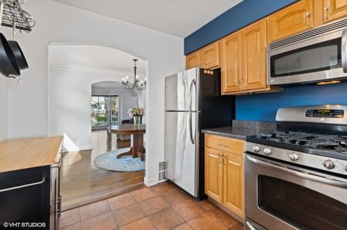 4815 Mulligan Ave, Chicago IL 60630-2921 exterior