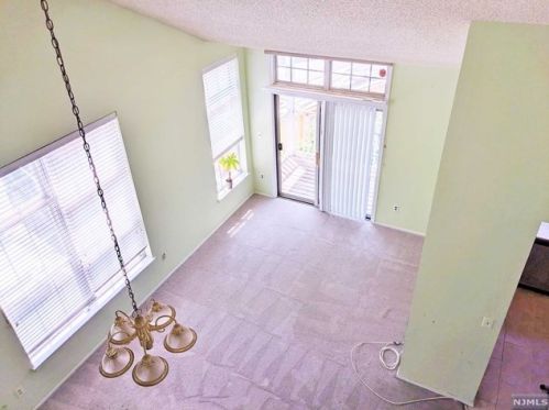 1033 Castle Rd, Mahwah NJ  07430-3256 exterior