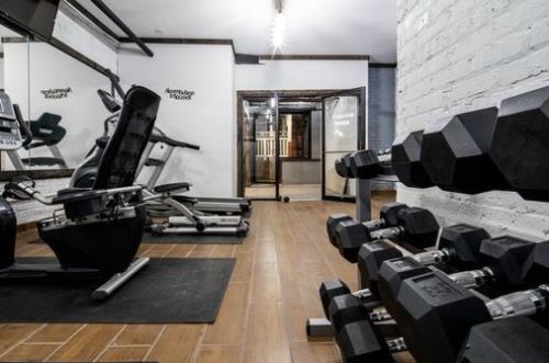 6110 Winthrop Ave, Chicago, IL 60660-2487