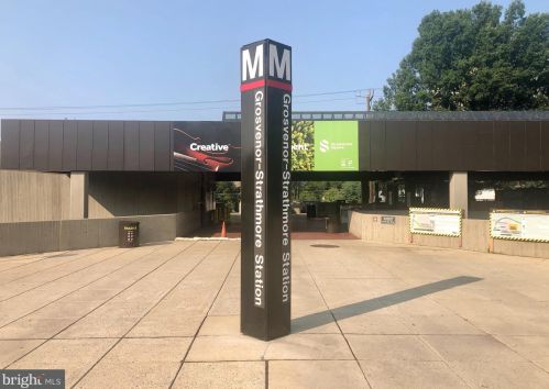 10700 Kings Riding Way, Rockville MD 20852-5403 exterior