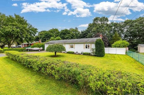 42 Hunter Ln, Enfield CT 06082-4135 exterior