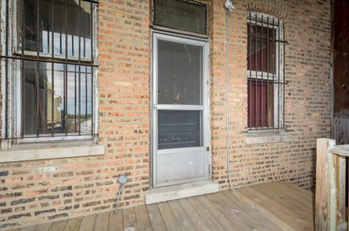 2056 Cermak Rd, Chicago IL 60623-2935 exterior