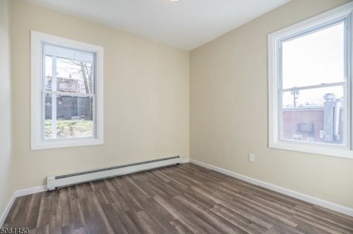 30 Glover Ave, West Paterson NJ 07424-2843 exterior