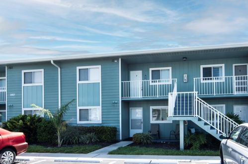 140 Cypress Way, Naples FL 34110-1212 exterior