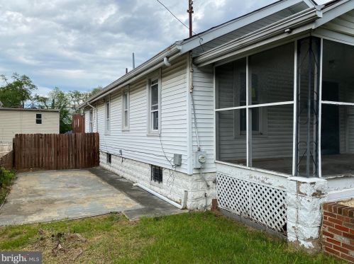 3312 D St, Washington, DC 20019-2301