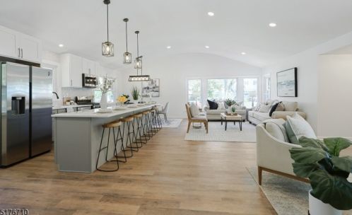 47 Briarwood Dr, Berkeley Heights NJ  07922-1217 exterior