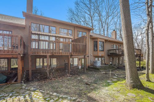 2041 Cross Creek Dr, Grand Rapids MI 49508-8775 exterior