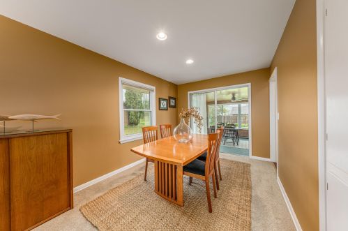 7535 Seneca Rd, Milwaukee WI 53217-3142 exterior