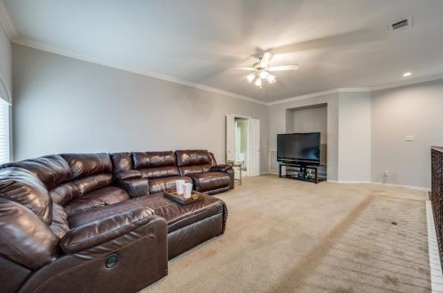 48 Emerald Pond Dr, Frisco TX 75034-8587 exterior