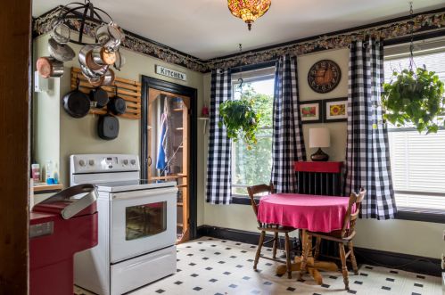 132 Pleasant Ave, Portland ME 04106-6226 exterior