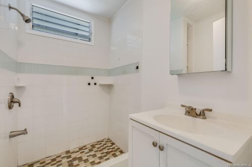 2971 Koali Rd, Honolulu HI 96826-1805 exterior