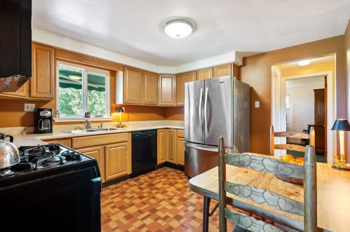 579 Montclair St, Pittsburgh PA 15217-2808 exterior