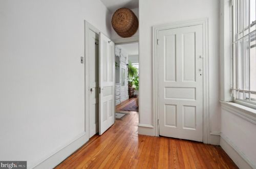 4817 Fairmount Ave, Philadelphia PA 19123-1901 exterior