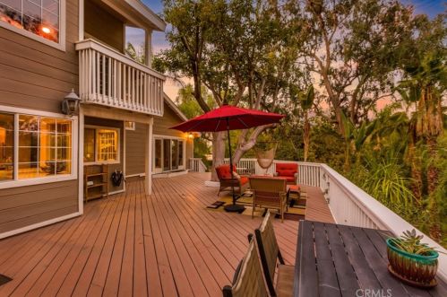 6590 Hawarden Dr, Riverside CA 92506-5111 exterior