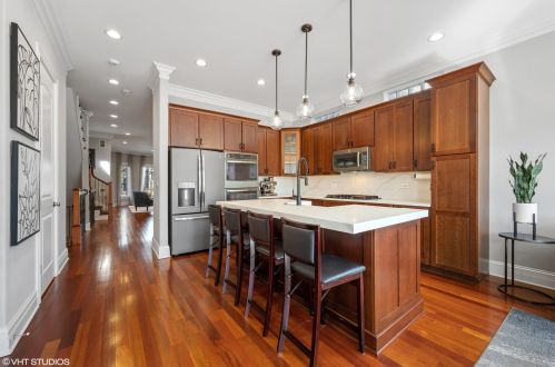 2447 Winona St, Chicago IL 60625-1831 exterior